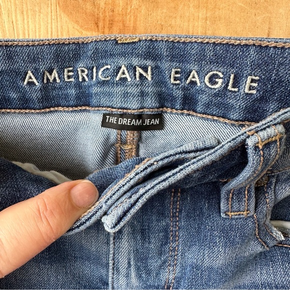 American Eagle The Dream Jean Midi Cut off distressed jean Short - Picture 5 of 12
